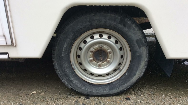 タイヤホイール前