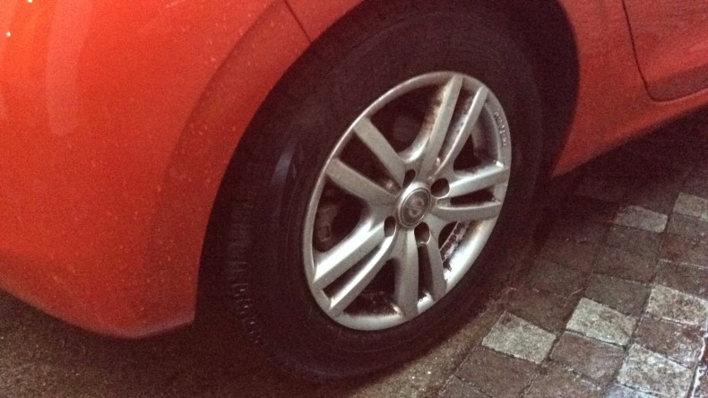 タイヤホイール前