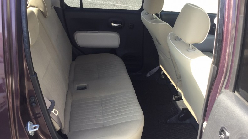 内装後方シート