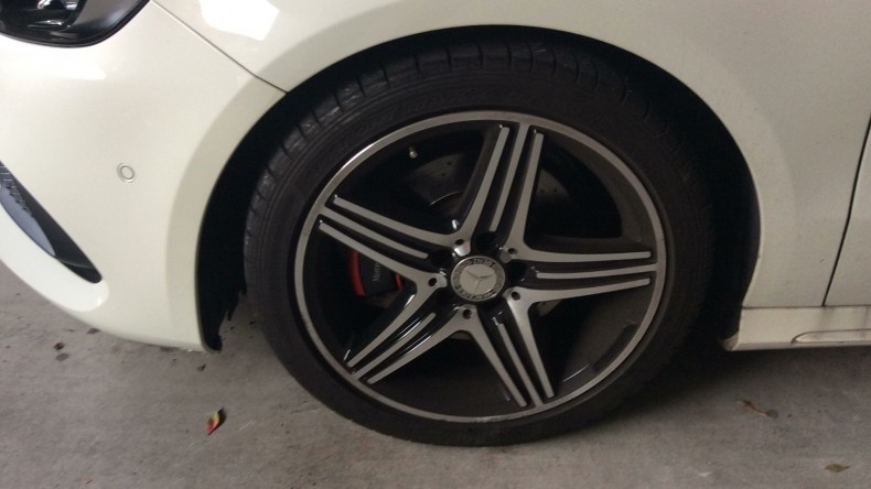 タイヤホイール前