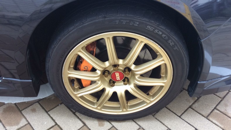 タイヤホイール前