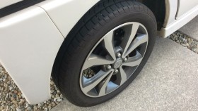 タイヤホイール前