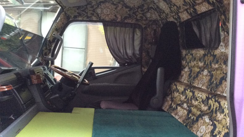 内装後方シート