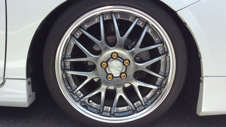 タイヤホイール前