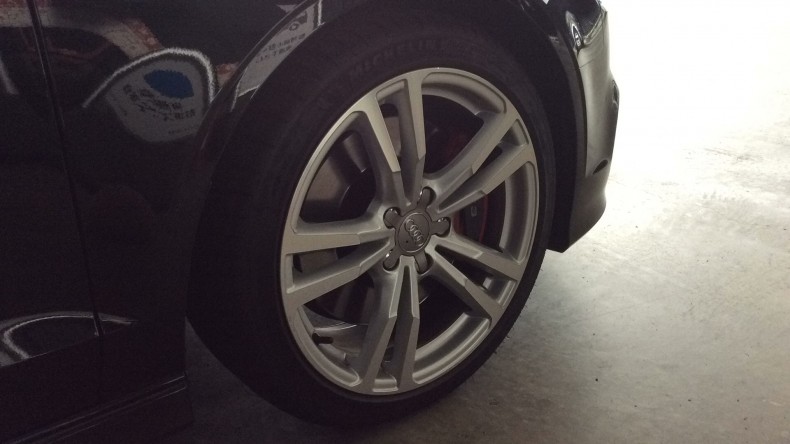 タイヤホイール前