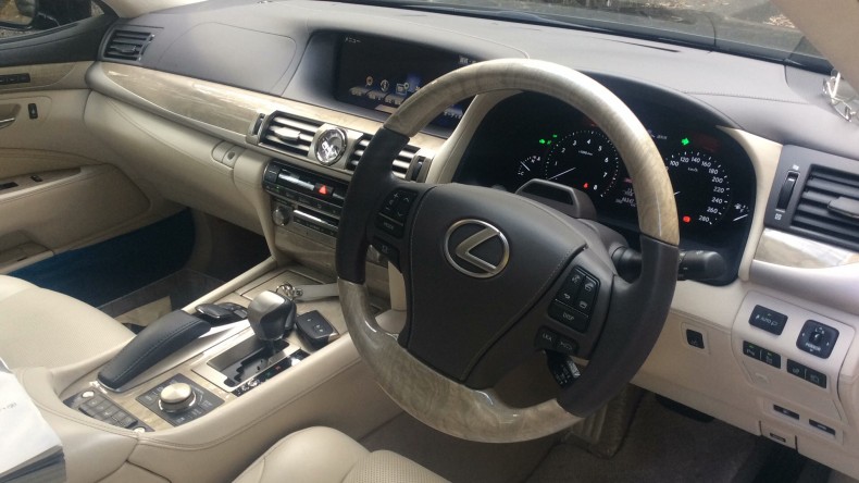 内装インパネ全体