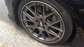 タイヤホイール前