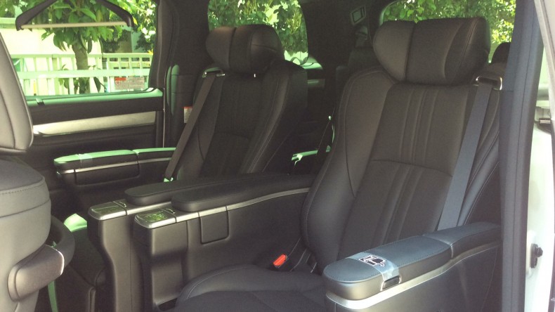 内装後方シート