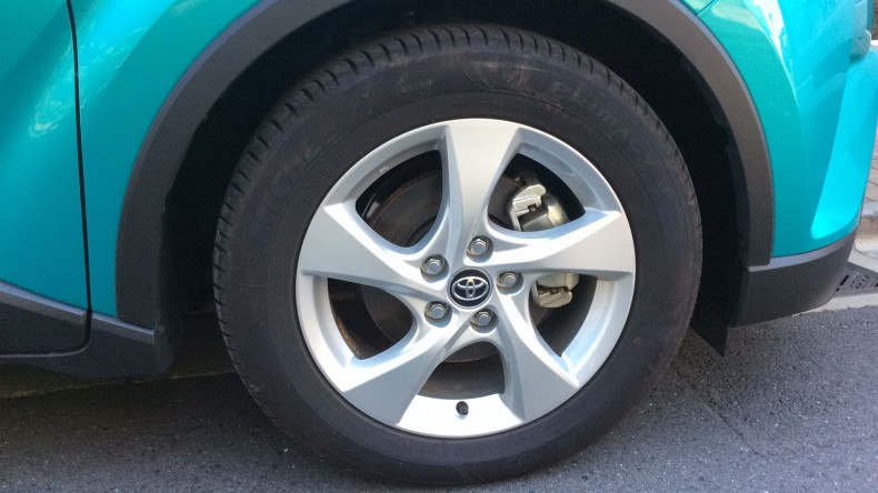 タイヤホイール前