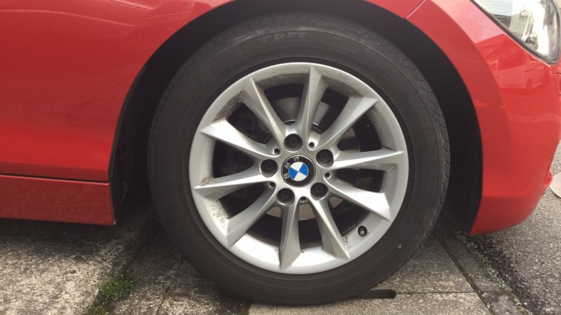 タイヤホイール前