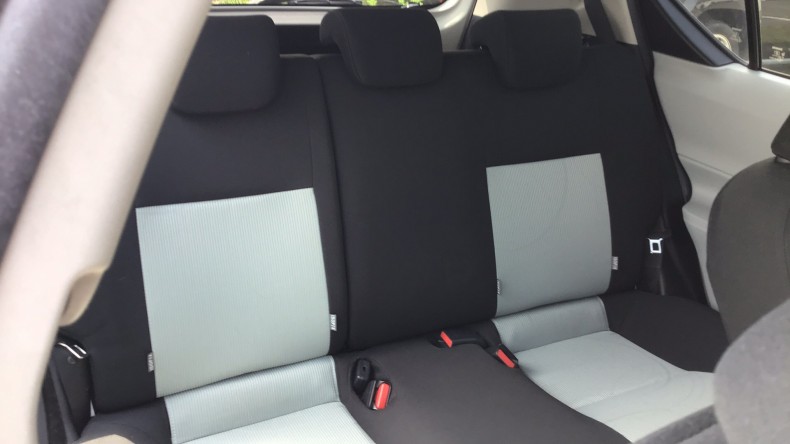 内装後方シート