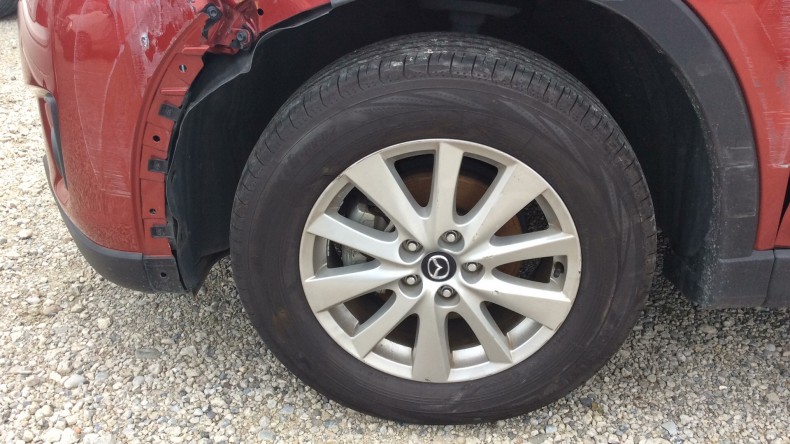 タイヤホイール前