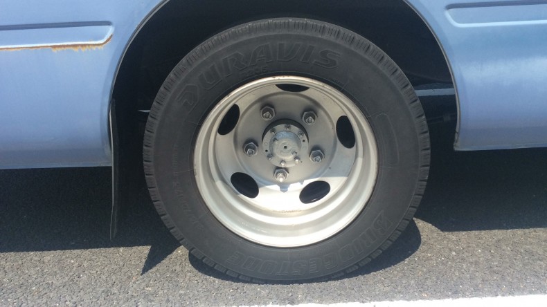 タイヤホイール前