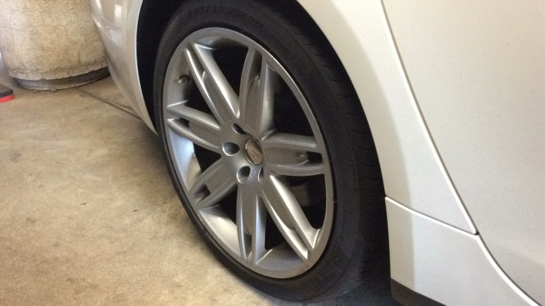 タイヤホイール前