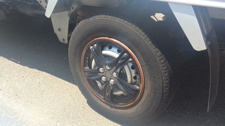 タイヤホイール前