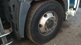 タイヤホイール前