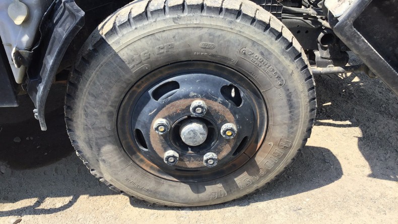 タイヤホイール前