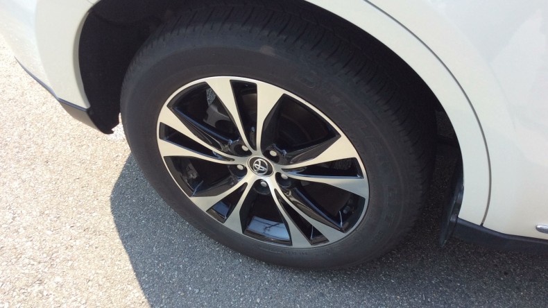 タイヤホイール前