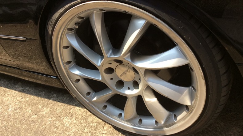 タイヤホイール前