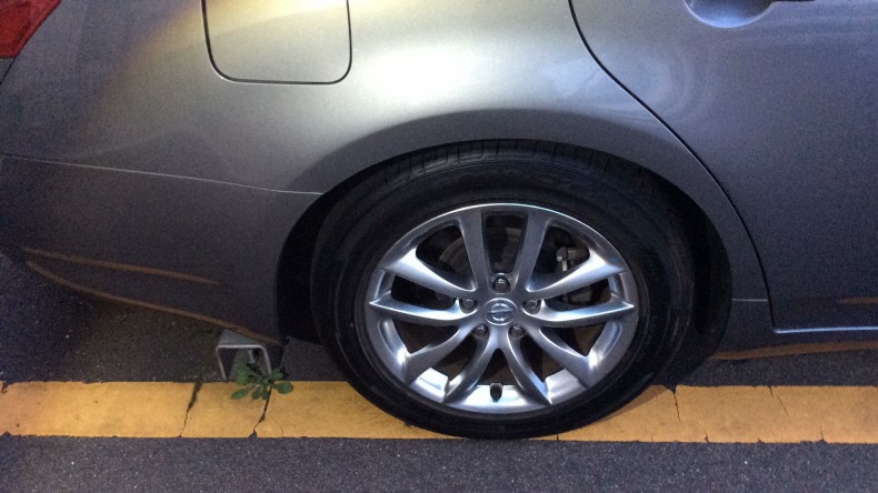 タイヤホイール前