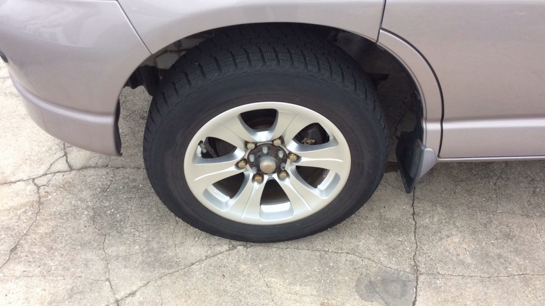 タイヤホイール前