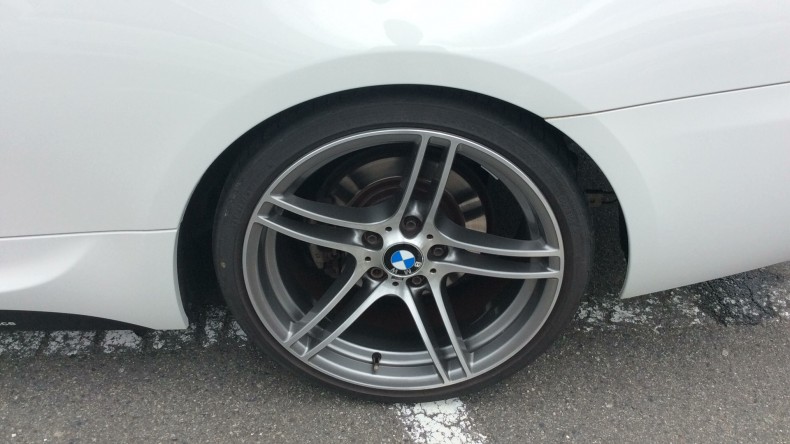 タイヤホイール前