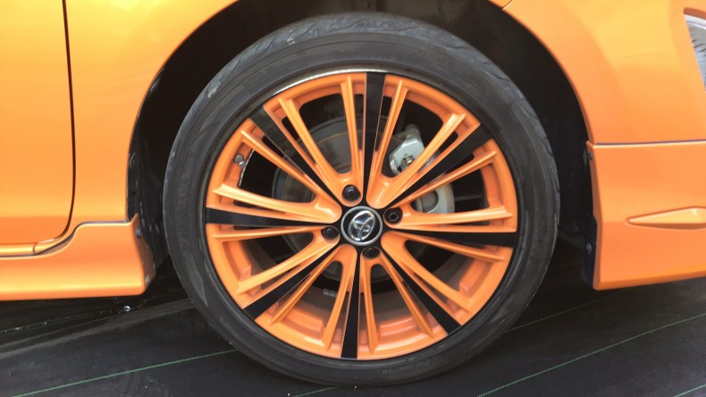 タイヤホイール前