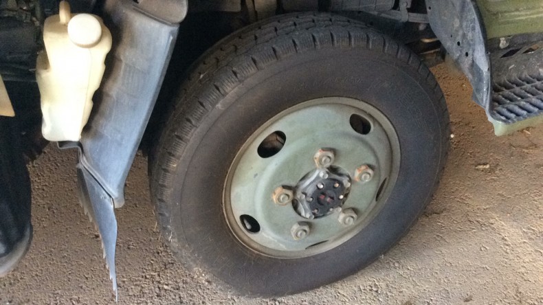 タイヤホイール前