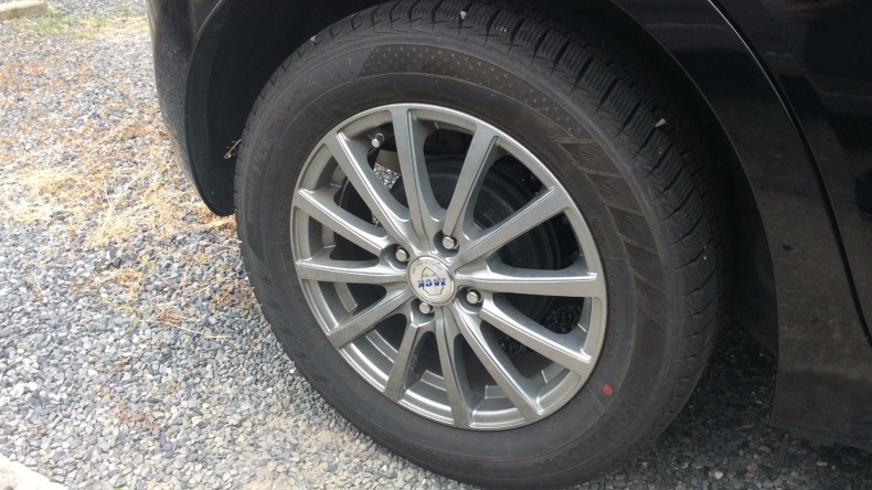 タイヤホイール前