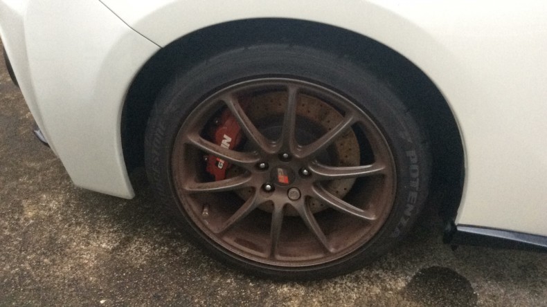 タイヤホイール前