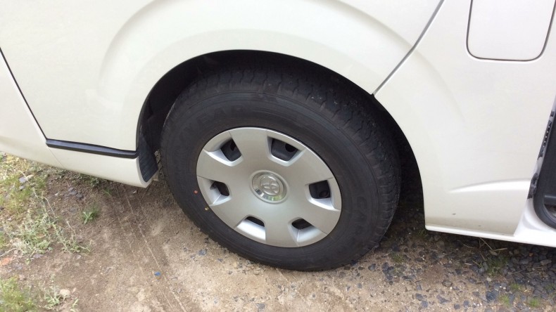 タイヤホイール前