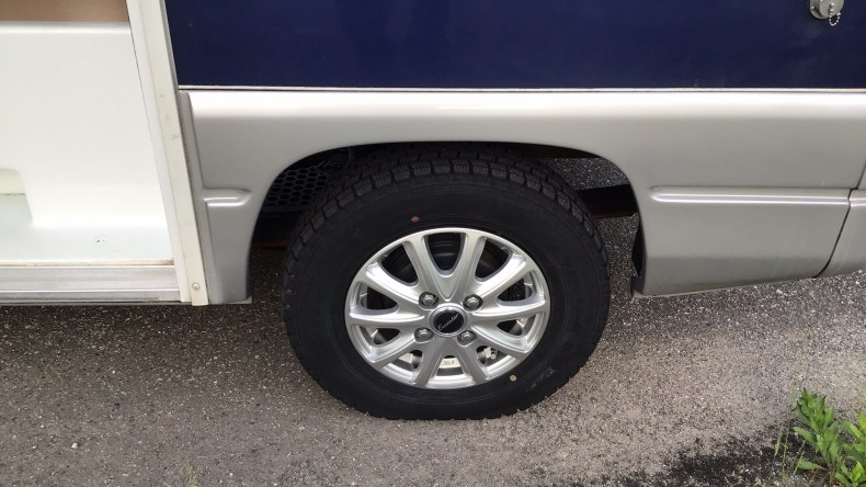 タイヤホイール前