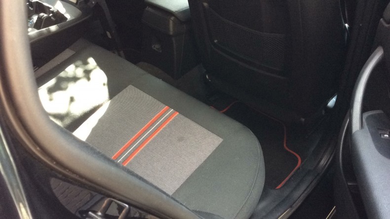 内装後方シート