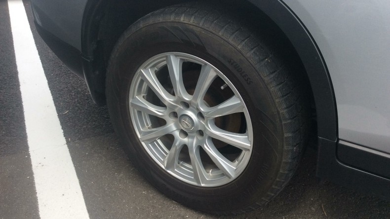 タイヤホイール前