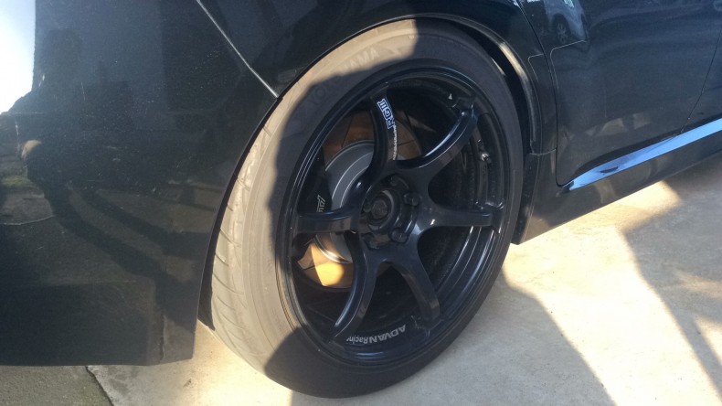 タイヤホイール前