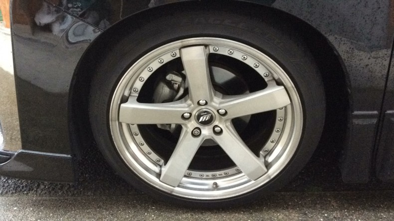 タイヤホイール前