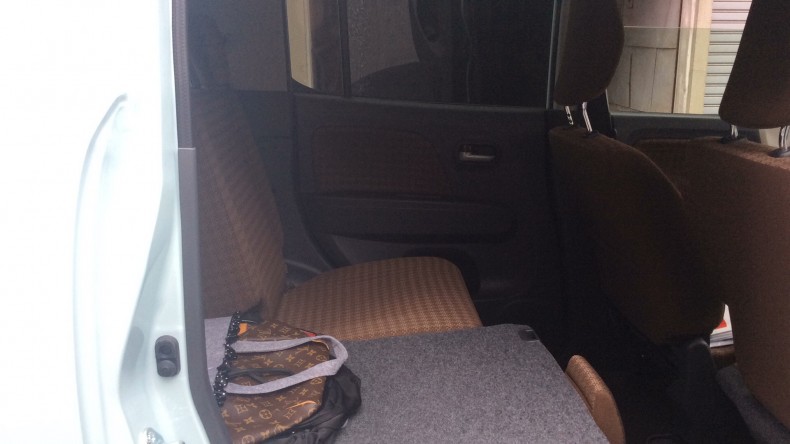 内装後方シート