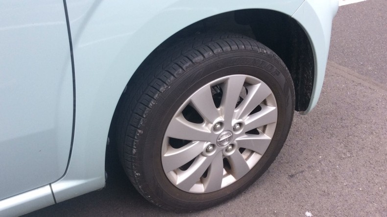 タイヤホイール前