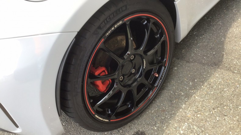 タイヤホイール前