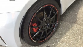 タイヤホイール前