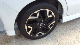 タイヤホイール前