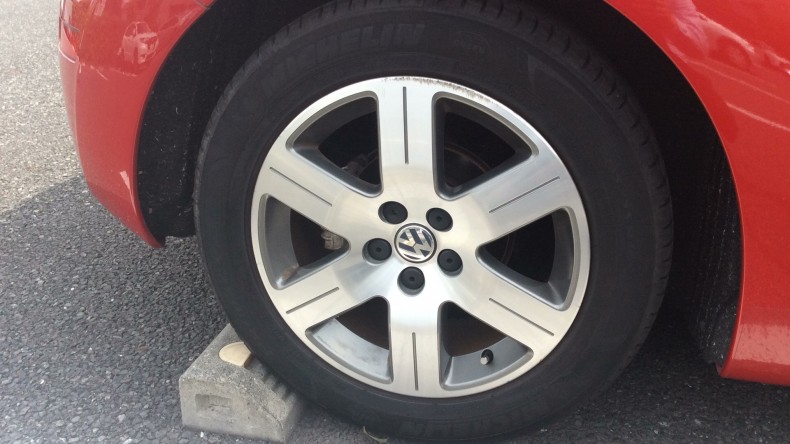 タイヤホイール前