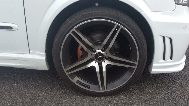 タイヤホイール前