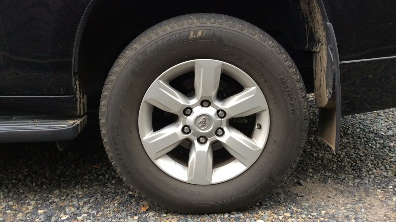 タイヤホイール前