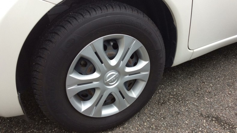 タイヤホイール前