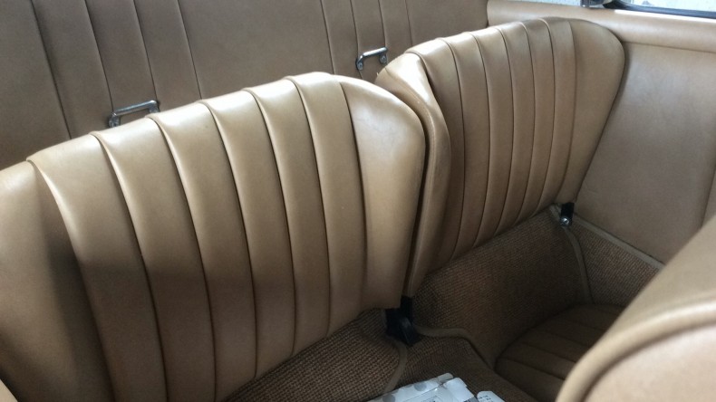 内装後方シート