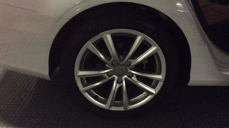 タイヤホイール前