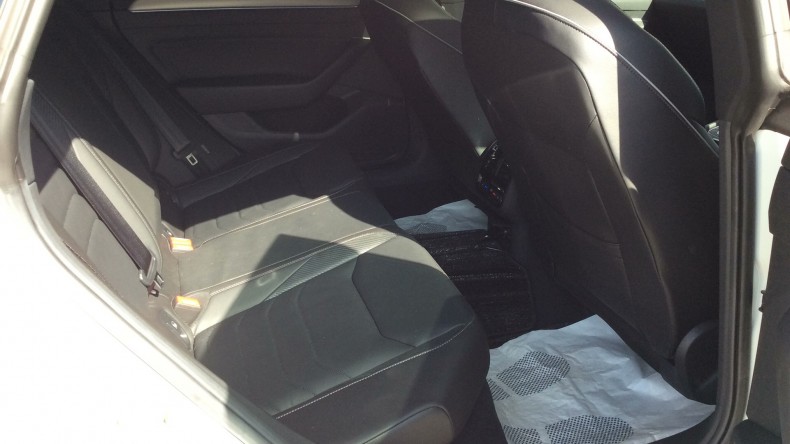 内装後方シート