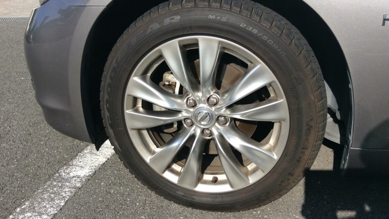 タイヤホイール前