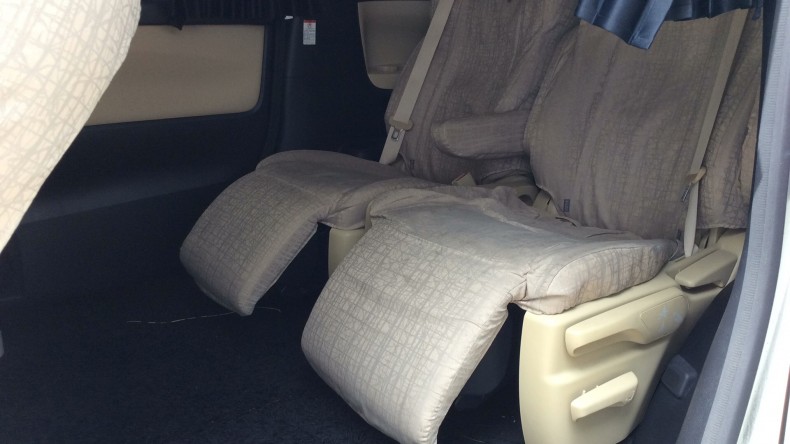 内装後方シート